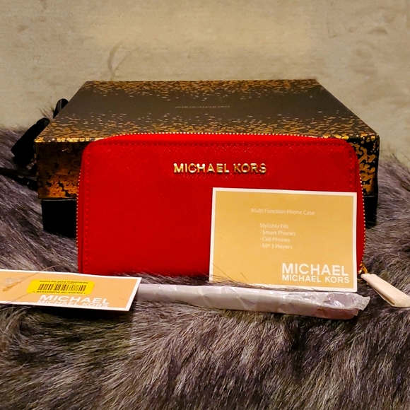 Michael Kors Jet Set Lg Coin Multifunction Phone Case ~ Red ~ NWT BOGO HALF - Picture 4 of 5